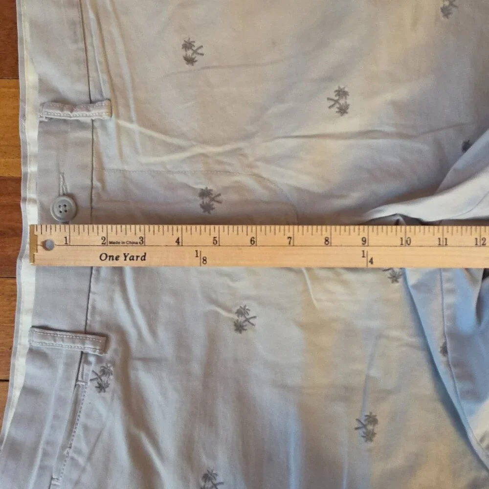 Old Navy Gray Embroidered Palm Trees Flat Front Slim Shorts Size 34